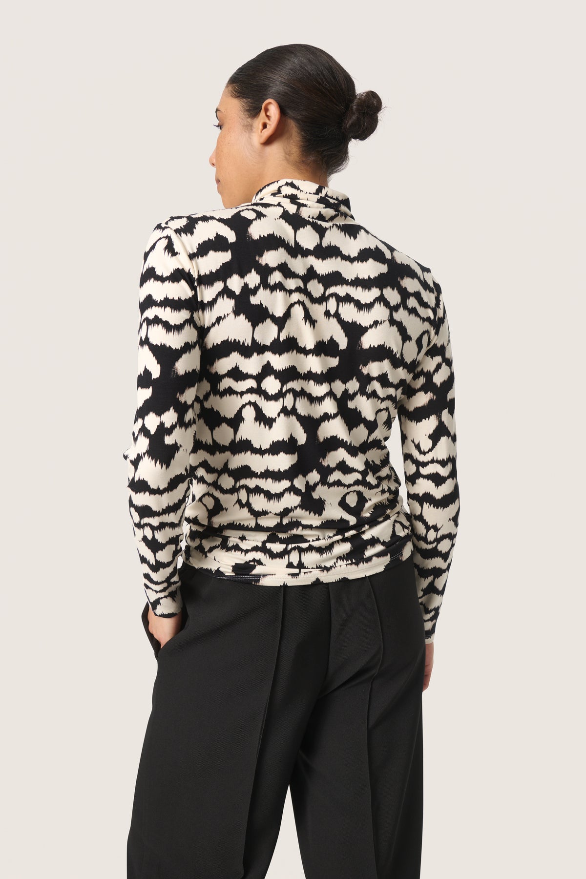 Soaked in Luxury Hanadi Whitecap Burro Zig Zag Printed Rollneck Top, 30405647