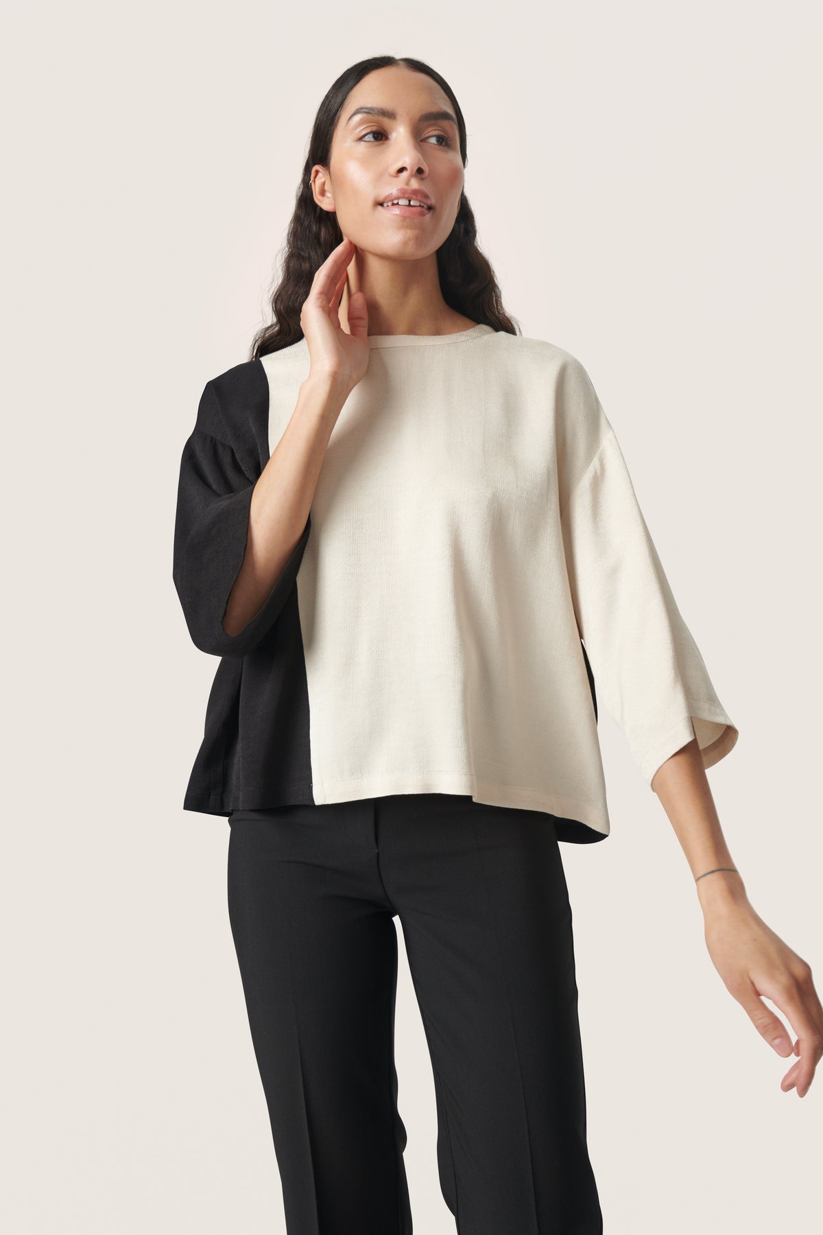 Soaked in Luxury Cevina Studio Black & Cream Colourblock Oversized Top, 30407423