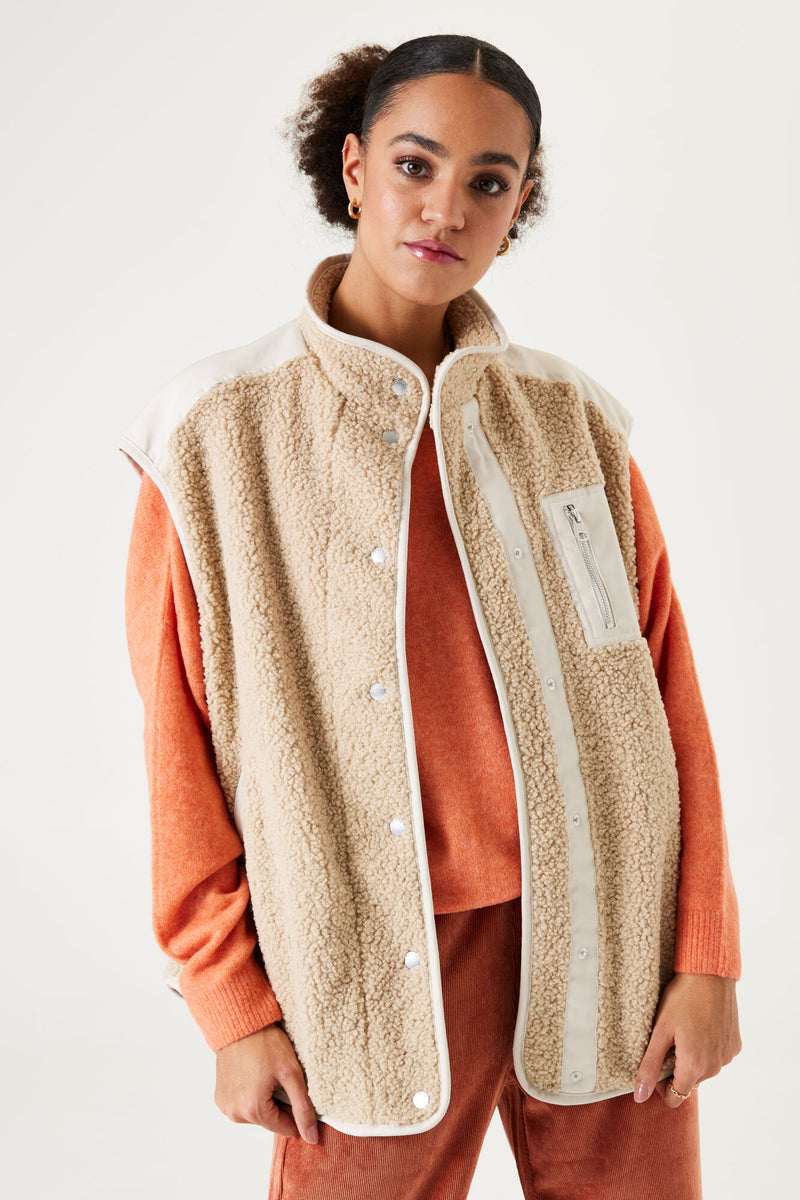 Garcia Nomad Beige Oversized Teddy Gilet, T40293