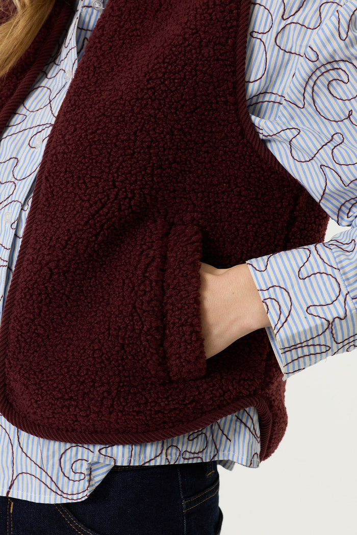 Garcia Rosewood Burgundy Reversible Teddy Fleece Gilet, V260295